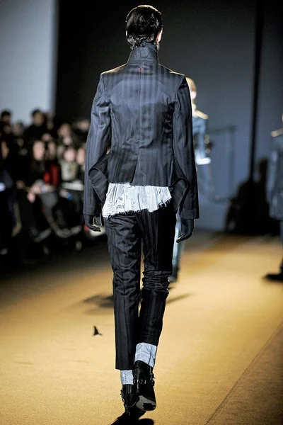Look 32